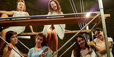 “Reglas, usos y costumbres en la sociedad moderna”.